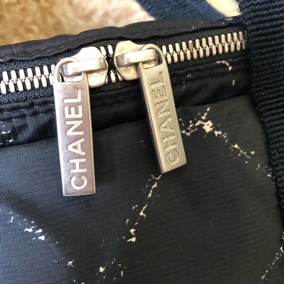 💕ONE DAY SALE! Beautiful Auth Chanel Bag!💗 - Picture 3 of 6